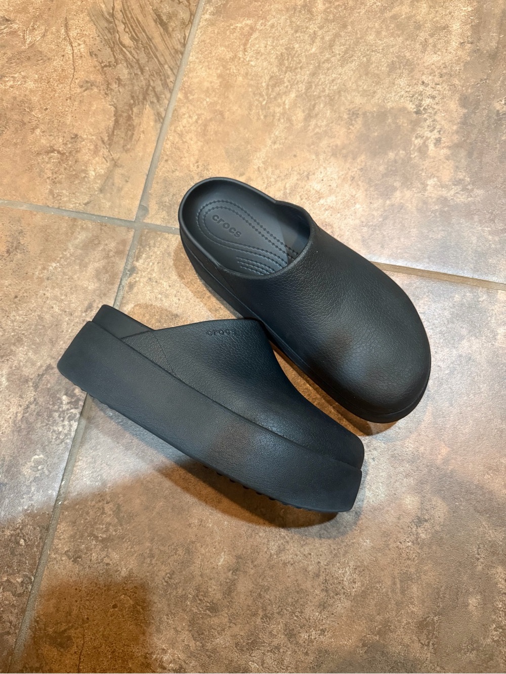 CROCS platform clogs black womens 9 slip on loafers